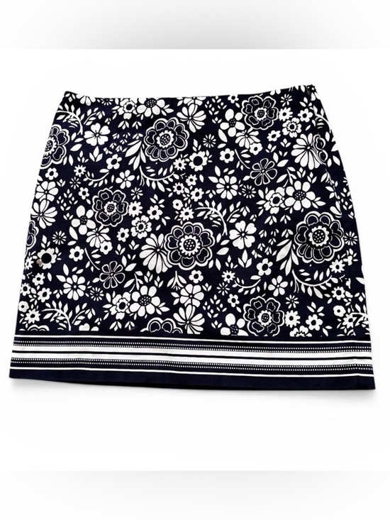 Dresses & Skirts - Talbots Size 16p Mini Skirt Comfort Stretch Navy and White Floral Print Preppy